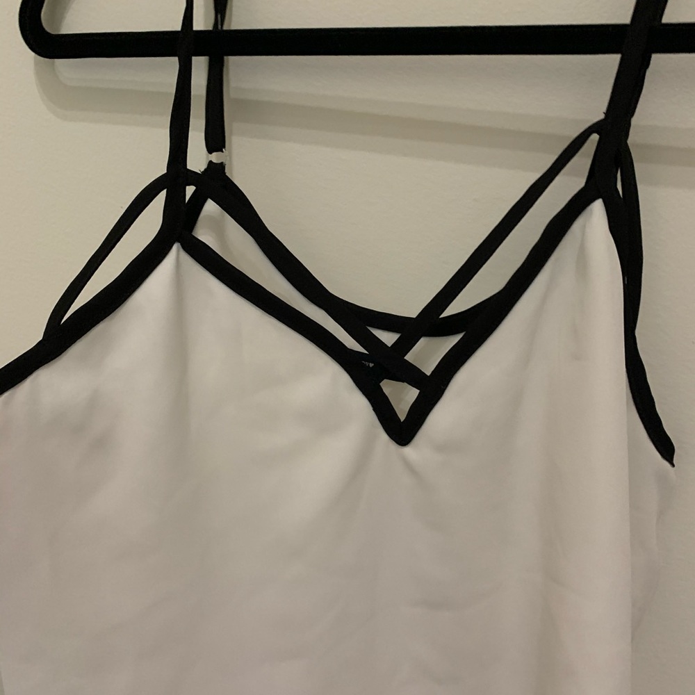Brandy Melville Fianna tank in black and white - Picture 4 of 7